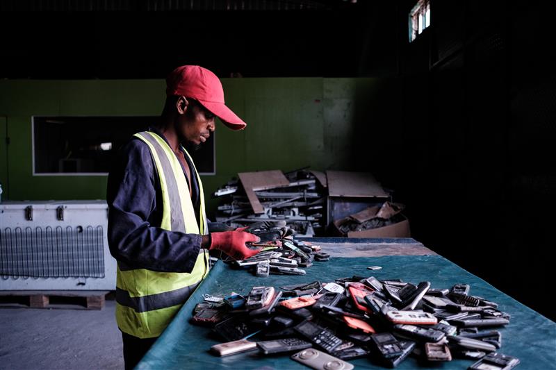 Phone collector sorting phones